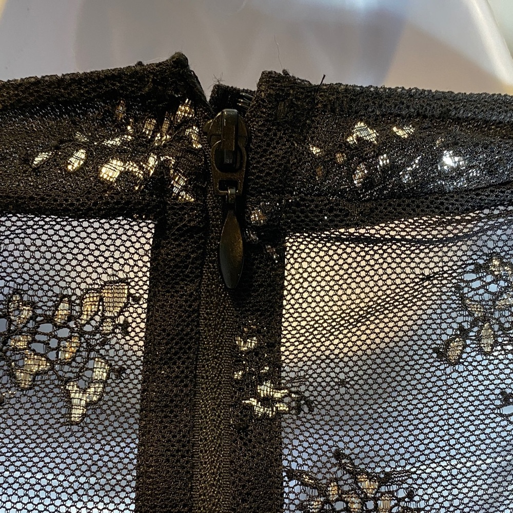 Victoria’s Secret Very Sexy Black & Metallic Silver Bralette - size XS NWT - Picture 8 of 8